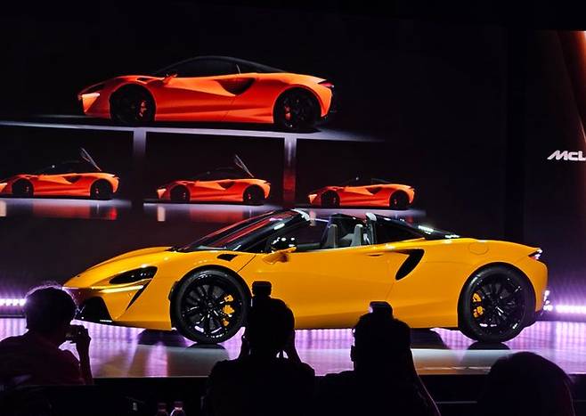 4일 서울 중구 반야트리 클럽앤스파서울 크리스탈볼룸에서 열린 ‘맥라렌 서울 리론칭 및 브랜드 10주년 기념 행사’에서 차세대 슈퍼카 ‘아투라 스파이더’가 전시되고 있다. ⓒ데일리안 정진주 기자