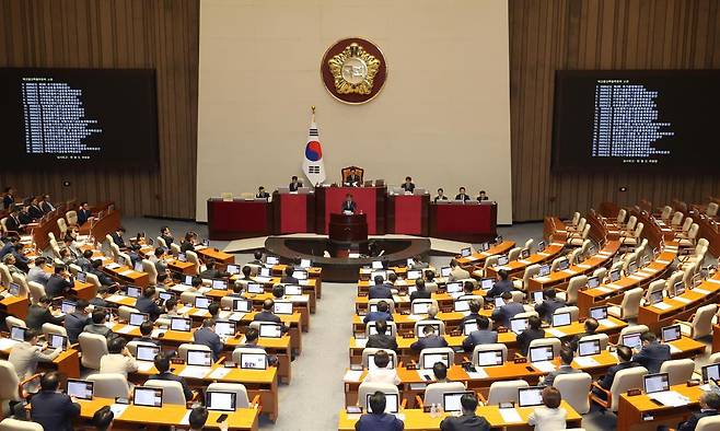 한병도 국회 예결위원장이 4일 오후 서울 여의도 국회에서 열린 제426회 국회(임시회) 제5차 본회의에서 2회 추가경정예산안(정부제출)에 대한 심사 보고를 하고 있다. 2025.07.04. [서울=뉴시스]