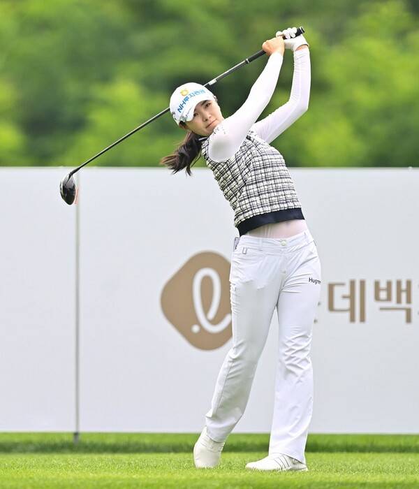 2025년 한국여자프로골프(KLPGA) 투어 제15회 롯데 오픈에 출전한 디펜딩 챔피언 이가영 프로가 1라운드에서 경기하는 모습이다. 사진제공=KLPGA