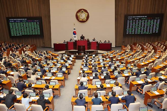 4일 국회 본회의에서 2025년도 제2회 추가경정예산안에 대한 수정안이 통과되고 있다. 연합뉴스