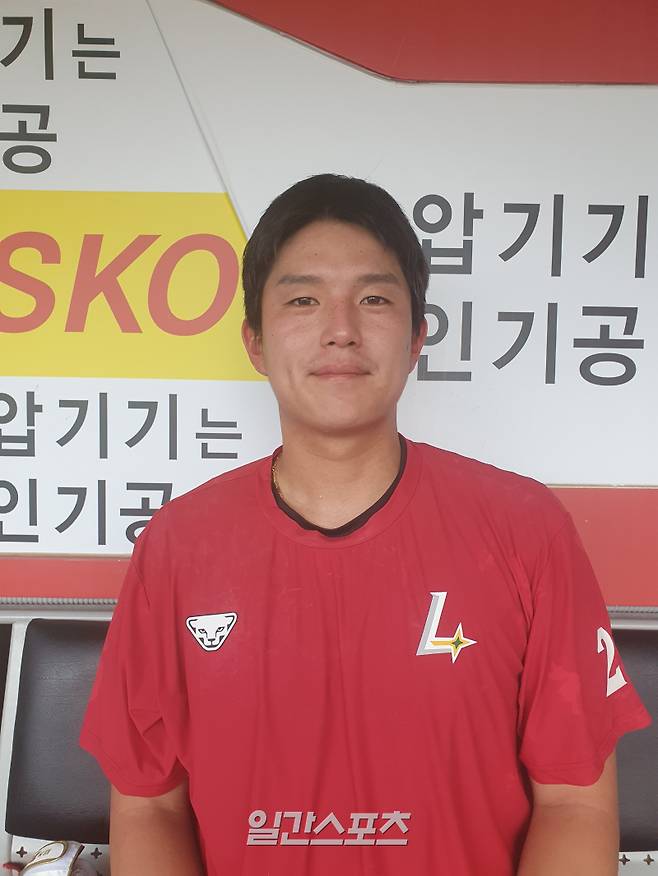 올 시즌 SSG를 대표하는 안방자원으로 거듭나고 있는 조형우. 안정적인 포구와 송구 그리고 타격도 부쩍 성장한 모습이다. 변화의 비결은 과감한 결정이 있었다. 광주=배중현 기자