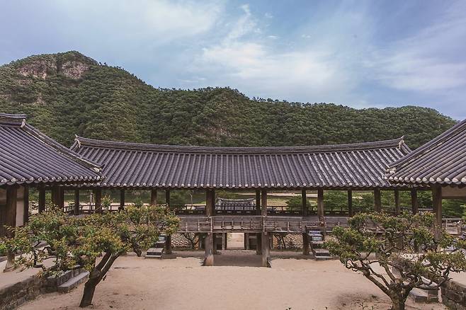 한폭의 병풍 같은 병산서원 누마루의 전경