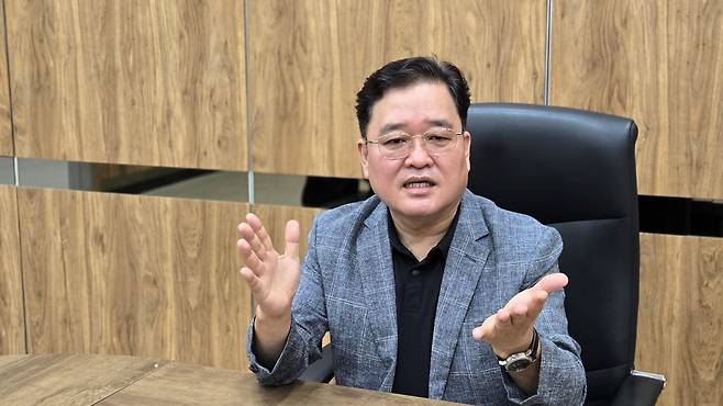 배재혁 에스엔시스 대표가 4일 경기도 화성시 본사에서 회사의 성장 전략에 대해 설명하고 있다. 에스엔시스 제공