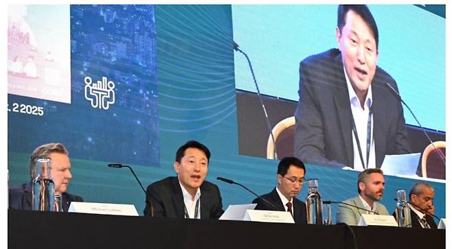 오세훈 서울시장은 3일(현지시간) 오스트리아 빈에서 열린 ‘2025 세계도시정상회의 시장포럼’에 참석해 저출생과 주거 문제를 해결하기 위한 장기전세주택 ‘미리내집’ 등 서울시 공공 주택 정책을 소개하고 있다. 서울시 제공.