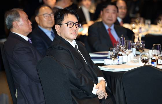 Bang Si-hyuk, founder and chairman of K-pop agency HYBE, attends a conference held in Yeongdeungpo District, western Seoul, on Feb. 20. [NEWS1]