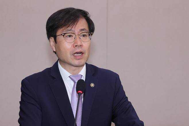 여한구 산업통상자원부 통상교섭본부장이 4일 오전 서울 여의도 국회에서 열린 제426회국회(임시회) 산업통상자원중소벤처기업위원회 제2차 전체회의에서 한미관세협의 통상조약법 절차 추진 계획을 보고하고 있다. /사진=뉴스1