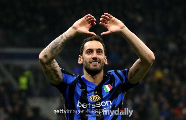 공개 성명을 발표한 하칸 찰하놀루. /게티이미지코리아