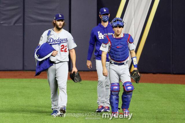 LA 다저스 클레이튼 커쇼와 오스틴 반스./게티이미지코리아