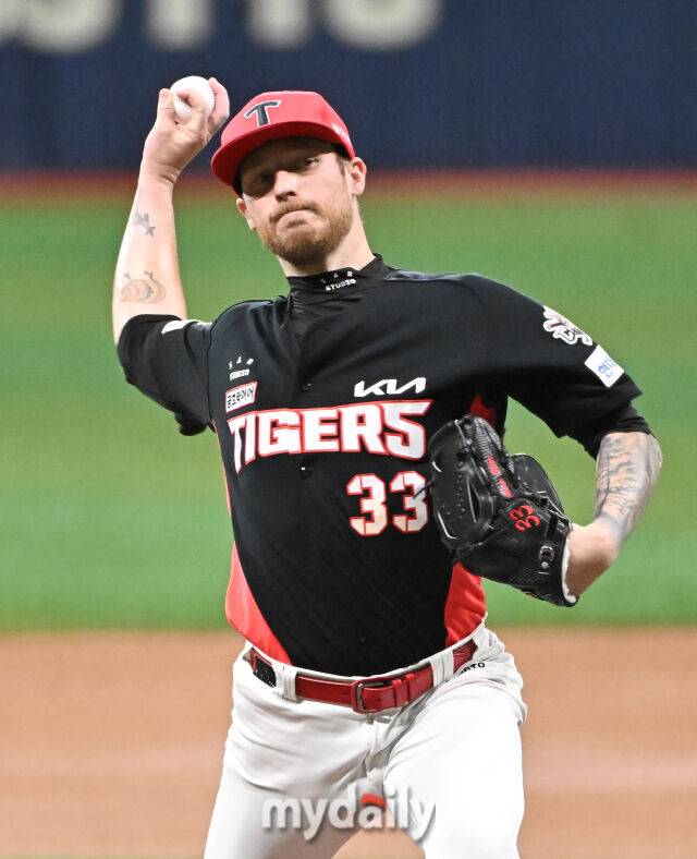 25일 오후 서울 고척동 고척스카이돔에서 진행된 '2025 프로야구 KBO리그' 키움히어로즈와 KIA타이거즈의 경기. 기아 올러가 선발등판해 역투하고 있다./마이데일리