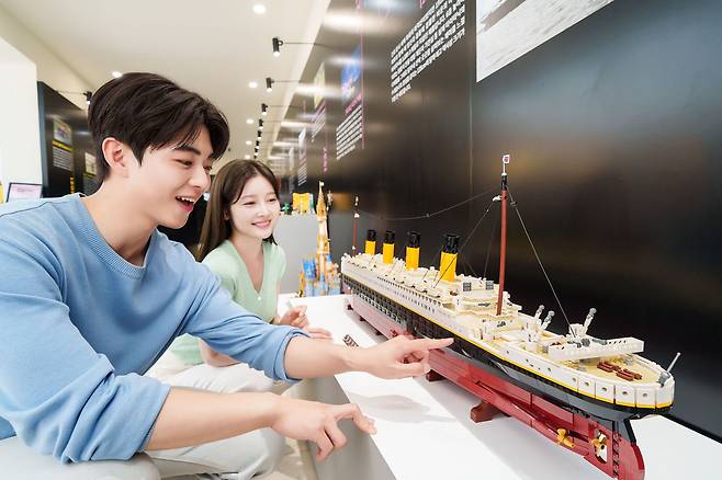 레고코리아가 지난해 어린이날을 맞아 오픈한 서울 성수동 ‘철들지마 레고’ 팝업스토어. 일평균 방문객 수가 2000명에 달했다.  [레고 제공]