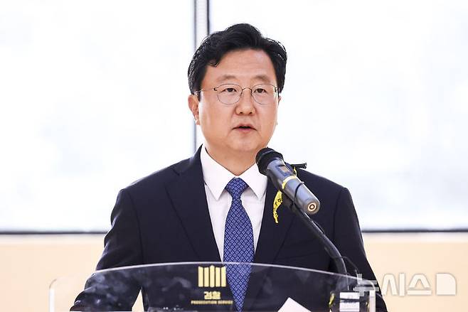 [서울=뉴시스] 김진아 기자 = 정진우 신임 서울중앙지검장이 4일 오전 서울 서초구 서울중앙지방검찰청에서 열린 제65대 정진우 검사장 취임식에서 취임사를 하고 있다. 2025.07.04. bluesoda@newsis.com