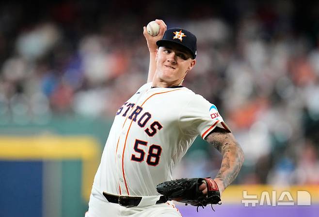 [휴스턴=AP/뉴시스] 휴스턴 애스트로스의 헌터 브라운이 26일(현지 시간) 미국 텍사스주 휴스턴의 다이킨 파크에서 열린 2025 메이저리그(MLB) 필라델피아 필리스와의 경기에 선발 등판해 역투하고 있다. 2025.06.26.