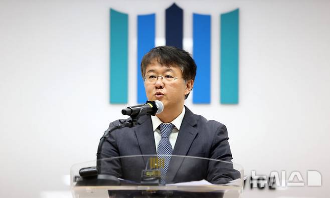 [서울=뉴시스] 김선웅 기자 = 김태훈 신임 서울남부지방검찰청 검사장이 4일 서울 양천구 서울남부지검에서 열린 제24대 검사장 취임식에서 취임사를 하고 있다. 2025.07.04. mangusta@newsis.com