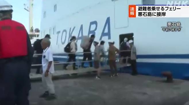 페리를 타고 피난을 떠나는 일본인들 [출처=NHK]