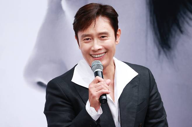 배우 이병헌이 4일 오후 경기도 부천시 현대백화점 중동점에서 열린 제29회 부천국제판타스틱영화제 배우 특별전 '더 마스터: 이병헌' 기자회견에서 인사말을 하고 있다. 연합뉴스