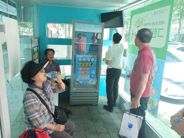 전북 고창군에서 운영하는 양심냉장고. 고창군