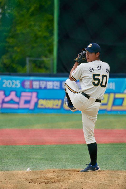 선발 등판한 3학년 송선현이 9이닝 동안 32명의 타자를 상대, 7피안타 2탈삼진 2사사구 1실점으로 완투를 했다. 타선에서는 김건민이 2타점, 김근영이 1타점을 올리는 등 선발 송선현을 도왔다. / 세원고