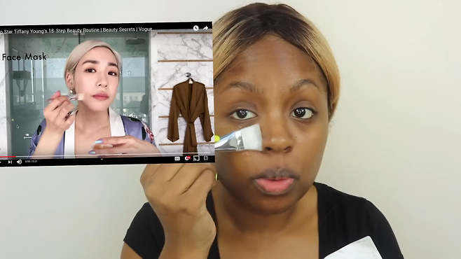 캐나다 출신 뷰티 유튜버 미스달시가 한국식 화장법을 시연하고 있다. ⓒ유튜브 미스달시 갈무리