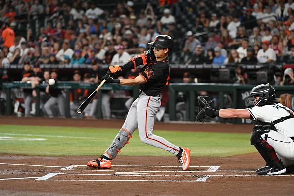 샌프란시스코 이정후가 4일 애리조나전 1회 타석에서 공을 치고 있다. 게티이미지