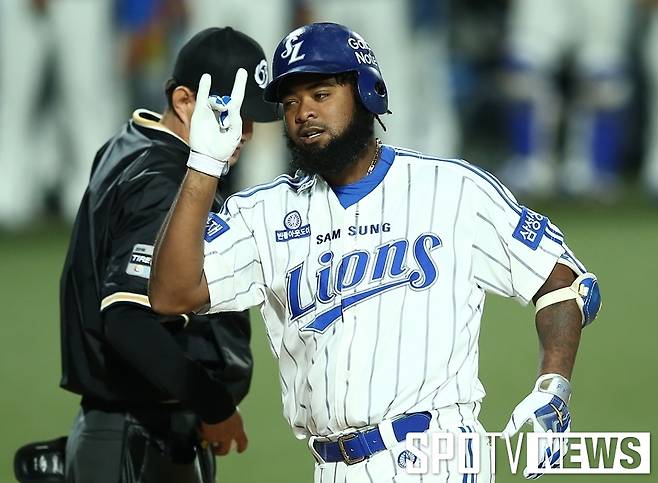 ▲ 나바로는 2014년 31홈런, 2015년 48홈런을 기록했고 여전히 역대 2루수 한 시즌 최다 홈런 기록을 가지고 있다 ⓒ스포티비뉴스 DB