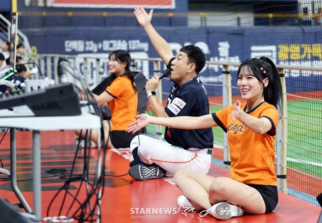 [포토]'우린 앉아쏴! 독수리응원단