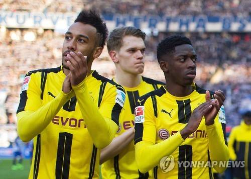 프랑스 매체 '레키프'가 3일(한국시간) 우스망 뎀벨레가 2024-2025시즌 발롱도르 수상 유력 후보라는 미국 스포츠 전문지 '스포츠 일러스트레이티드(SI)'의 보도를 인용해 보도했다.&nbsp;연합뉴스