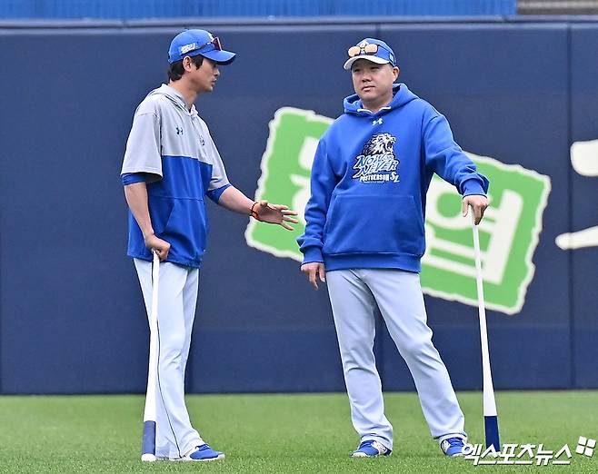 박진만 감독이 이끄는 삼성은 4일 대구 삼성라이온즈파크에서 2025 신한 SOL Bank KBO리그 LG 트윈스와 시즌 12차전을 치른다.  이날 경기 앞두고 삼성은 1군에서 주루 코치를 맡았던 강명구 코치를 엔트리에서 제외하고 퓨처스리그 주루 및 내야수비 코치 정병곤 코치를 콜업했다. 박 감독은 '최근 주루 쪽에서 여러 가지 안 좋은 모습들이 나왔다. 분위기 쇄신 차원의 교체'라고 이유를 설명했다.&nbsp;엑스포츠뉴스DB