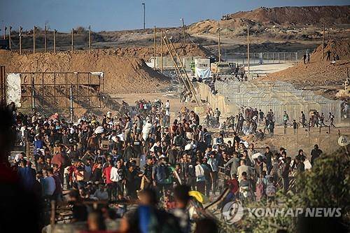 GHF 배급소에 몰려든 가자 주민들 [AFP=연합뉴스 자료사진]