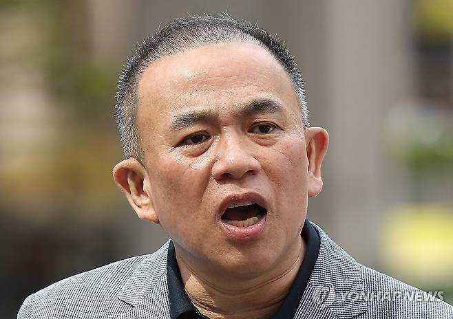 질문에 답하는 명태균 씨 [연합뉴스 자료사진]