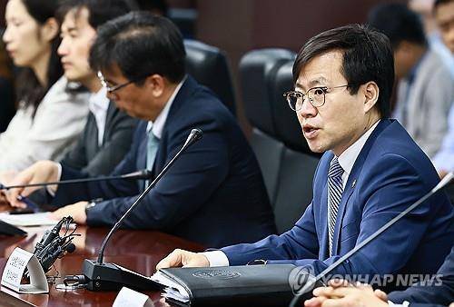 여한구 통상교섭본부장, '제48차 통상추진위원회' 주재     (서울=연합뉴스) 여한구 산업통상자원부 통상교섭본부장이 3일 서울 종로구 한국무역보험공사 대회의실에서 열린 '제48차 통상추진위원회'를 주재하고 있다. 2025.7.3 [산업통상자원부 제공. 재판매 및 DB 금지] photo@yna.co.kr (끝)