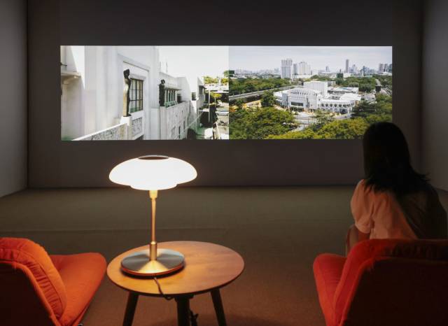 부산 해운대구 KF아세안문화원 1층 기획전시실에서 열리고 있는 ‘차양과 둥근 모서리: 동남아시아의 아르데코와 모더니즘 건축의 오늘’전. 아세안 차세대 영화리더들이 제작한 단편영화 9편을 함께 만날 수 있다. 정대현 기자 jhyun@