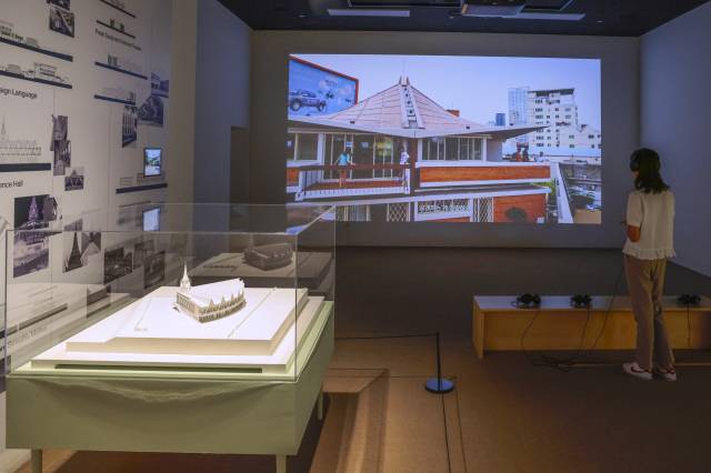 부산 해운대구 KF아세안문화원 1층 기획전시실에서 열리고 있는 ‘차양과 둥근 모서리: 동남아시아의 아르데코와 모더니즘 건축의 오늘’전. 아세안 차세대 영화리더들이 제작한 단편영화 9편을 함께 만날 수 있다. 정대현 기자 jhyun@