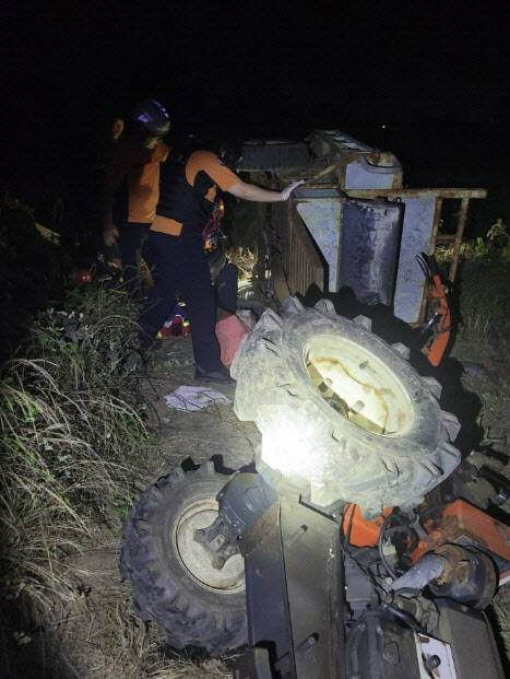 제주시 한경면 한 농가 인근에서 경운기에 깔린 A씨. (사진=제주도 소방안전본부)