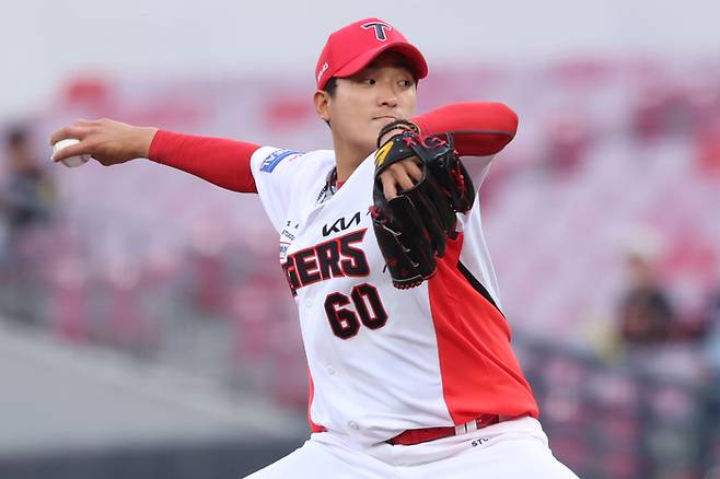 KIA 김도현이 힘차게 공을 던지고 있다. 사진 | KIA 타이거즈