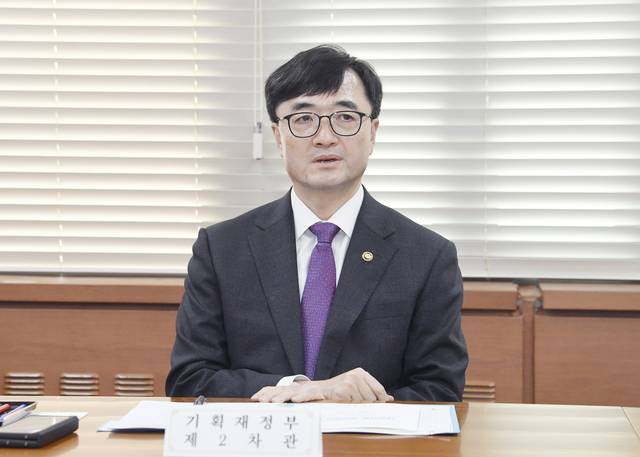 임기근 기획재정부 차관이 5일 정부서울청사에서 열린 ‘추가경정예산 긴급 재정집행 점검회의’를 주재, 모두발언을 하고 있다. 사진=기획재정부
