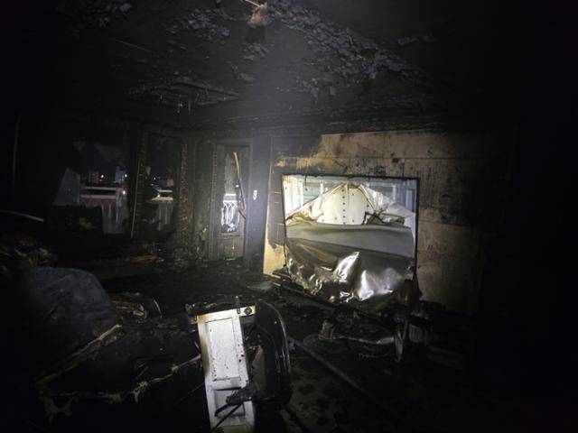 2일 밤 부산 기장군 아파트에서 부모가 집을 비운 사이 불이 나 8세, 6세 자매가 숨졌다. 부산소방본부 제공