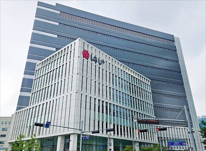 경기 안양시 관양동에 있는 LG유플러스 평촌2센터는 2023년 준공된 대규모 데이터센터다.  /류병화 기자