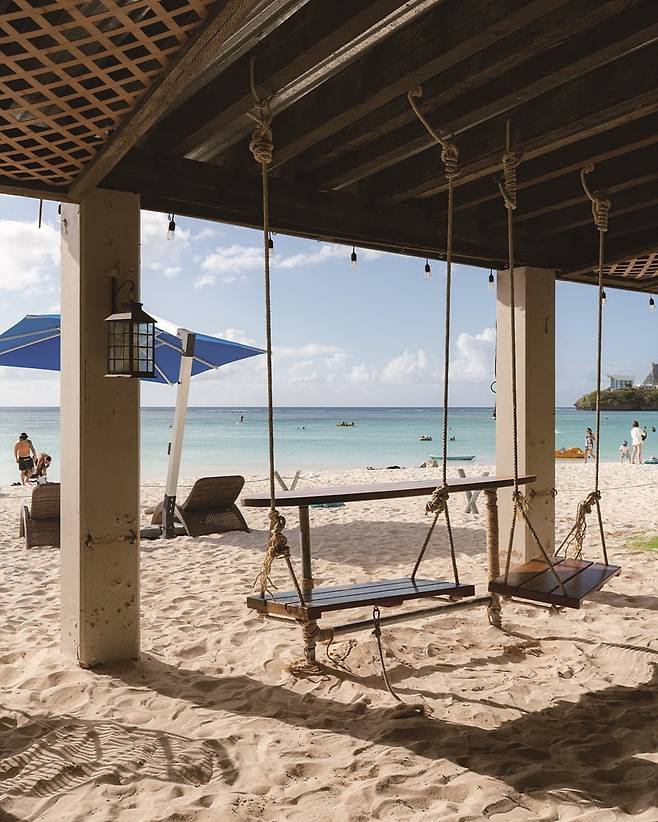 투몬비치의 타부티키 바(사진=괌관광청)