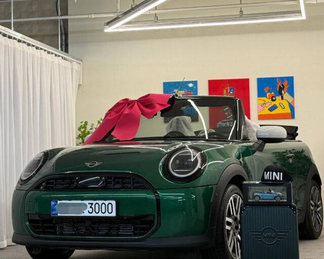 팝핀현준은 억대 포르쉐를 산지 두 달 만에 MBW 오픈카를 또 구매했다. / 팝핀현준 소셜미디어 캡처