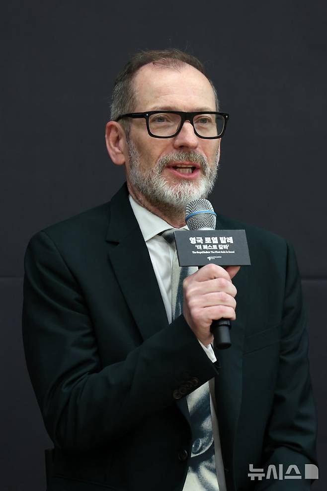 [서울=뉴시스] 박진희 기자 = 영국 왕립 발레단 로열 발레 디렉터 케빈 오헤어가 2일 서울 강서구 LG아트센터에서 '더 퍼스트 갈라' 기자간담회를 하고 있다. 2025.07.02. pak7130@newsis.com