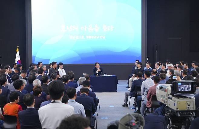 이재명 대통령이 지난달 25일&nbsp;광주 동구 국립아시아문화전당에서 열린 간담회에서 발언하고 있다. 광주시 제공