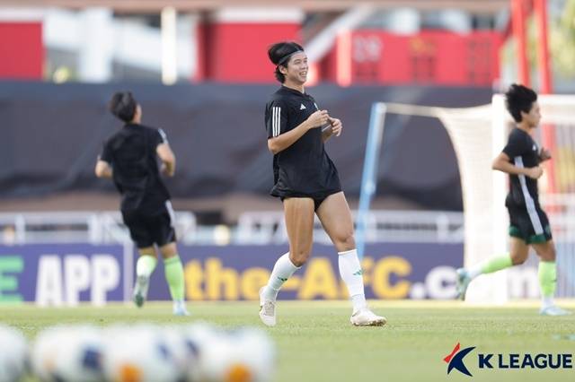 구자룡(가운데). /사진=한국프로축구연맹 제공