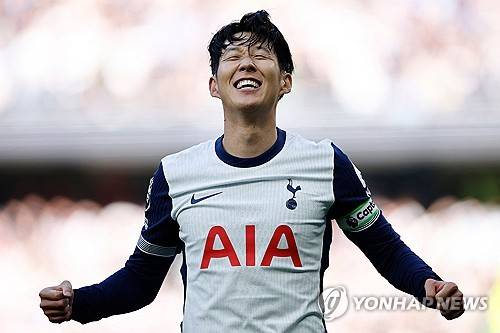 영국 매체 '풋볼런던'은 5일 '손흥민에게 미국 메이저리그사커(MLS)에서 영입을 노리는 관심을 보인 것이 한 달 전이고 위고 요리스처럼, 그는 결국 토트넘에서 시즌을 시작한 후 미국에서 새 시즌을 앞두고 1월에 이적할 수 있다. 또 그는 2019년 유럽축구연맹(UEFA) 챔피언스리그에서의 아픔 이후 이 대회에 다시 출전하기를 원할 것'이라며 손흥민과 토트넘 새 사령탑인 토마스 프랑크가 조만간 만나 대화할 것이라고 알렸다. 연합뉴스