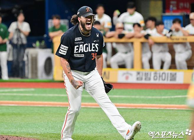 한화 이글스가 5일 서울 고척스카이돔에서 열리는 2025 신한 SOL Bank KBO리그 키움 히어로즈와의 팀 간 9차전에 앞서 코디 폰세를 1군 엔트리에서 말소했다. 포수 허인서가 2군에서 콜업돼 폰세가 빠진 빈자리를 채웠다. 사진 엑스포츠뉴스 DB