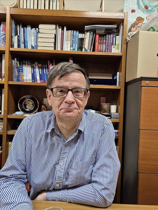 연합뉴스와 인터뷰 중인 란코프 교수  [윤근영 기자 촬영]