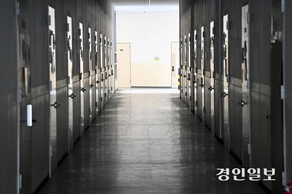 평택 뿐만 아니라 경기도 곳곳에서 지식산업센터 공실 문제가 심각해지고 있다. 사진은 지난달 30일 평택시 한 지식산업센터의 모습. 2025.6.30 /최은성기자 ces7198@kyeongin.com