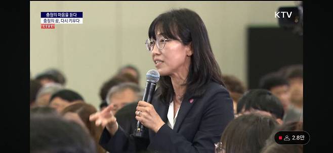 박수경 교수가 과학기술 정책을 제안하고 있다.