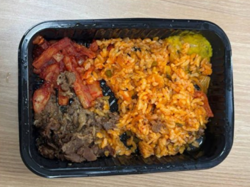 ◇원주A요양원에서 제공한 냉동도시락. 사진=민주노총 서비스연맹 전국돌봄서비스노조 강원지부 제공.