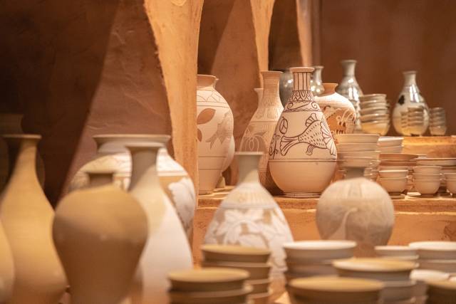 김해분청도자기박물관에 전시된 분청도자./김해분청도자박물관/