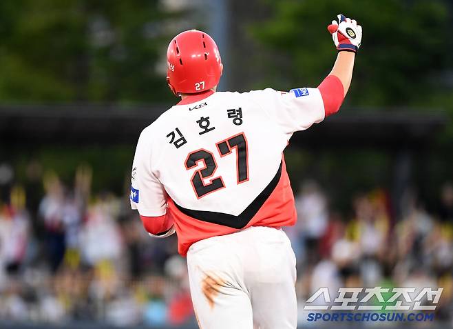 5일 광주 기아 챔피언스필드에서 열린 롯데-KIA전. 5회말 무사 만루 김호령이 만루홈런을 친 후 환호하고 있다. 광주=정재근 기자 cjg@sportschosun.com/2025.7.5/